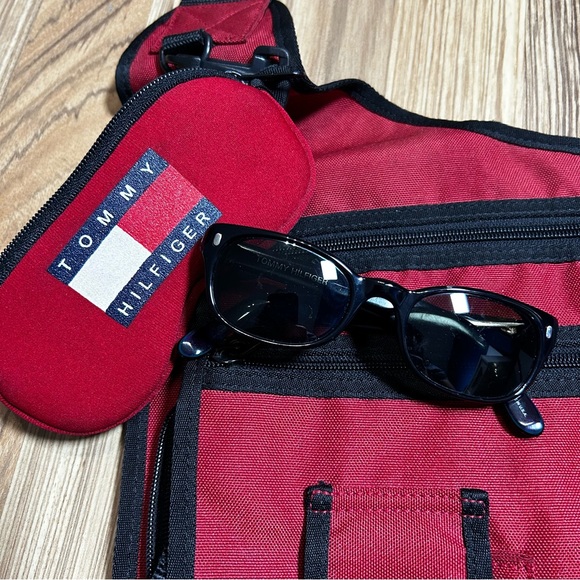 Vintage Tommy Hilfiger Crossbody Messenger Bag Red With Glasses And Case - Picture 5 of 7